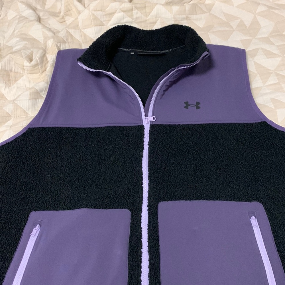 Under Armour Fleece sweater vest XXL  purple, black, with violet zippers.